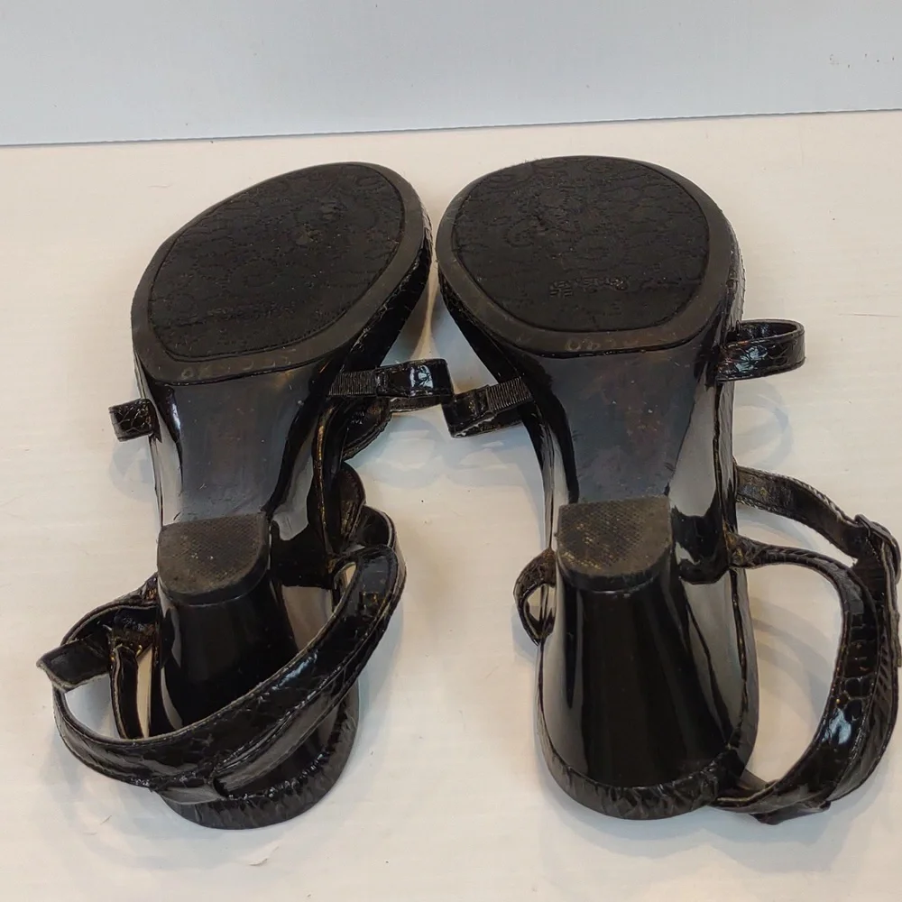 Reaction Kenneth Cole Black Patent Croc Ankle Strap Toe Post Bead Wedge Sandals